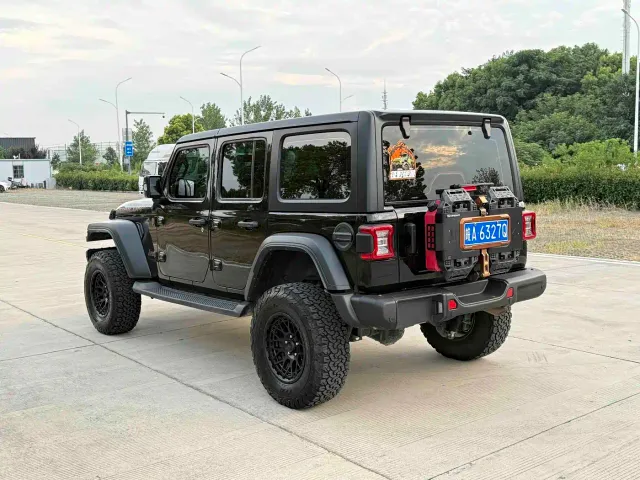 Jeep Wrangler — Фото автомобиля 6