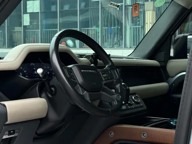 Land Rover Defender — Фото автомобиля 2