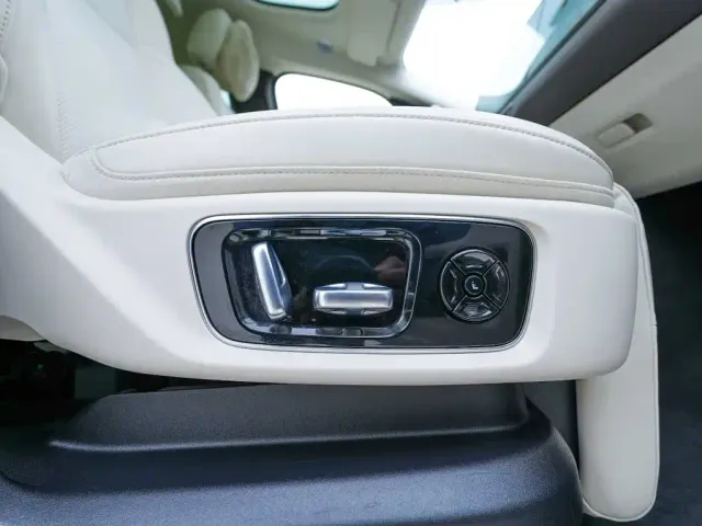 Li Auto MEGA — Фото автомобиля 23