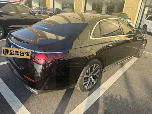 Mercedes-Benz E-Class — Фото автомобиля 4