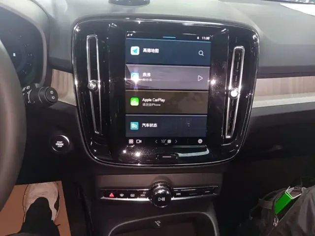 Volvo XC40 — Фото автомобиля 12