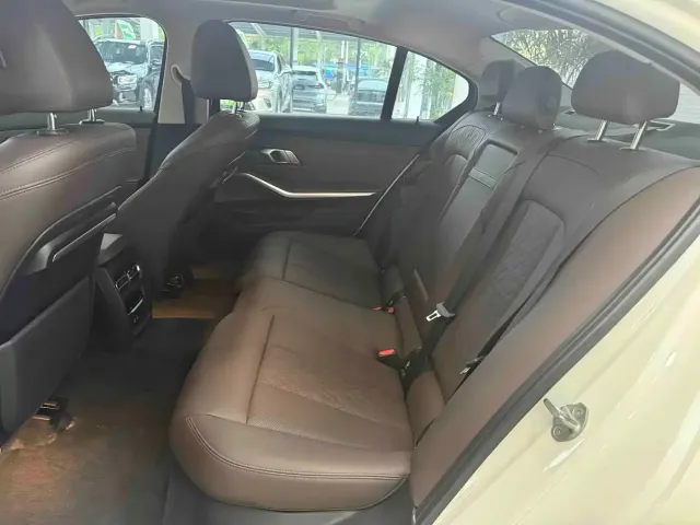 BMW 3 Series — Фото автомобиля 11