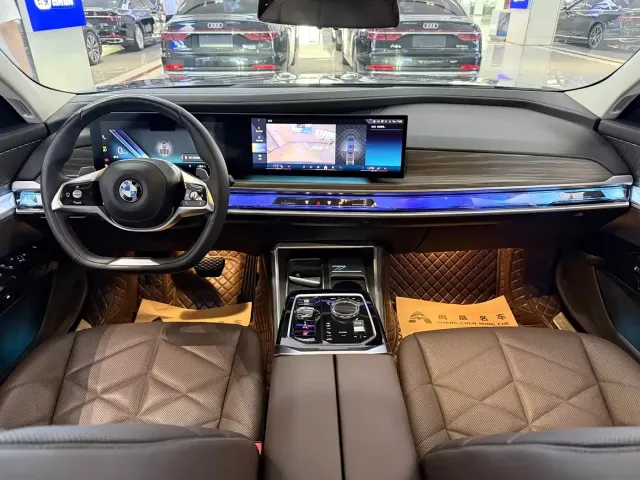 BMW BMW 7 Series 2023 Model 735Li Luxury Package — Фото автомобиля 7