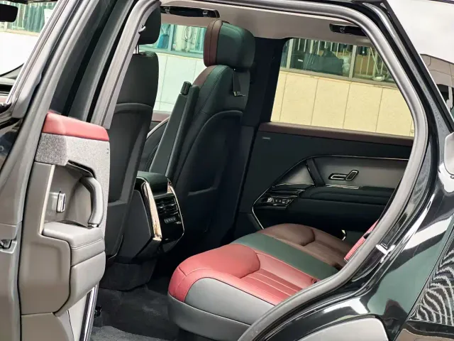 Land Rover Range Rover Sport — Фото автомобиля 6