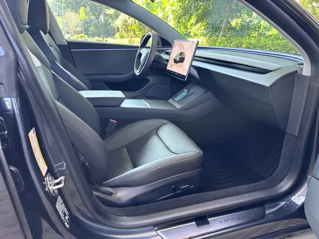 Tesla Model 3 — Фото автомобиля 20