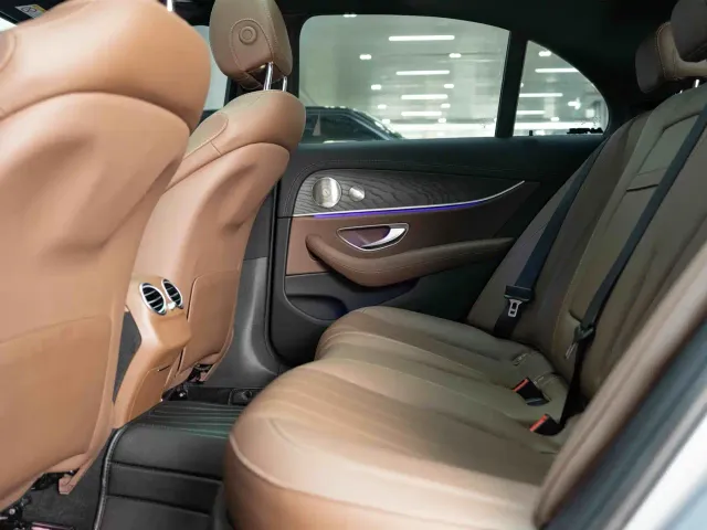 Mercedes-Benz E-Class — Фото автомобиля 16