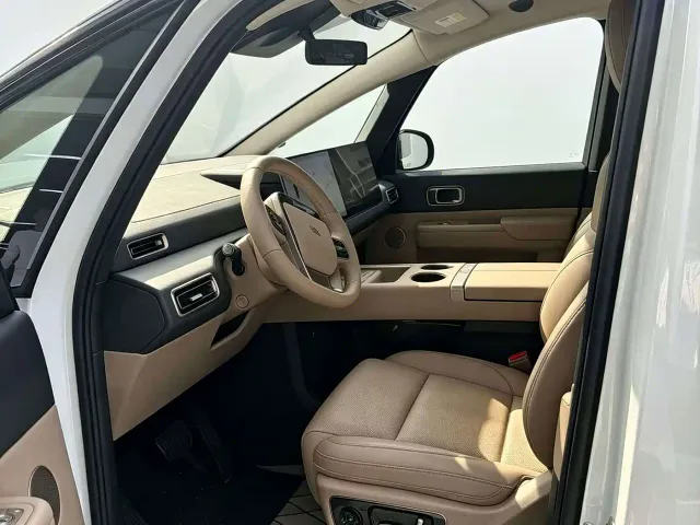 Li Auto MEGA — Фото автомобиля 4