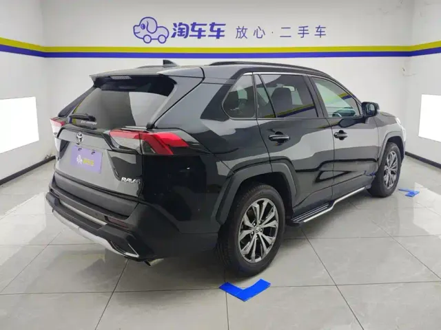 Toyota RAV4 — Фото автомобиля 3