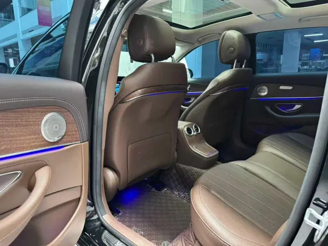 Mercedes-Benz E-Class — Фото автомобиля 12