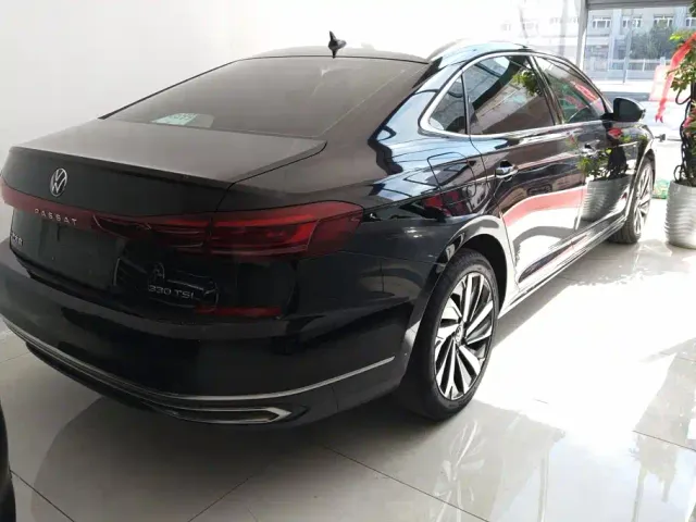 Volkswagen Passat — Фото автомобиля 3