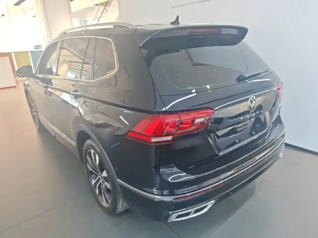 Volkswagen Tiguan L — Фото автомобиля 4