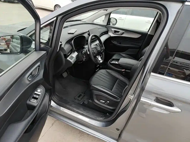 Roewe iMAX8 — Фото автомобиля 14