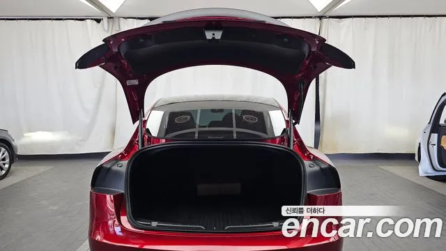 Tesla Model 3 — Фото автомобиля 26