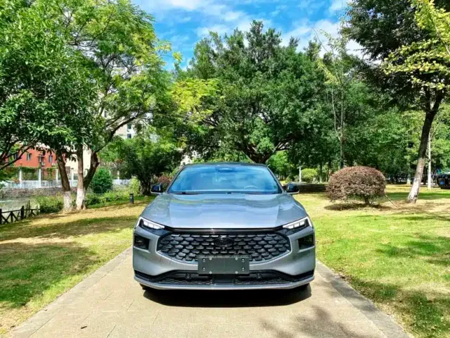 Ford Mondeo — Фото автомобиля 2