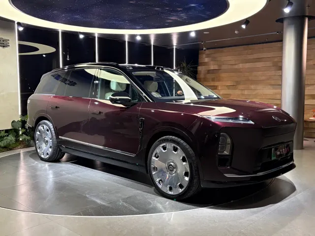 Nio ES8 — Фото автомобиля 3