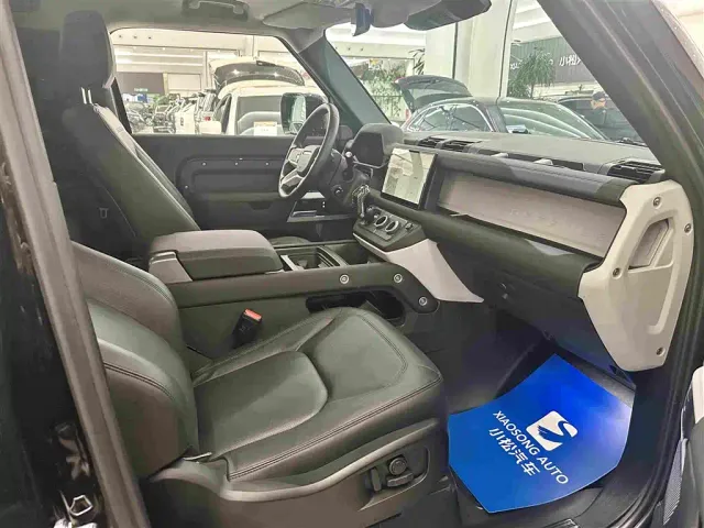 Land Rover Defender — Фото автомобиля 13