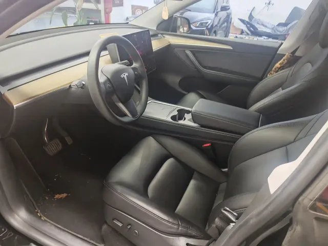 Tesla Model Y — Фото автомобиля 8