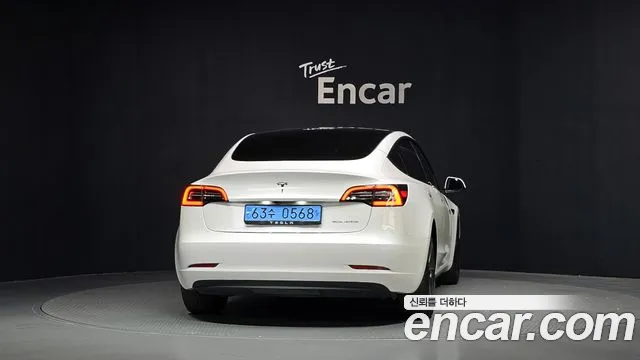 Tesla Model 3 — Фото автомобиля 4