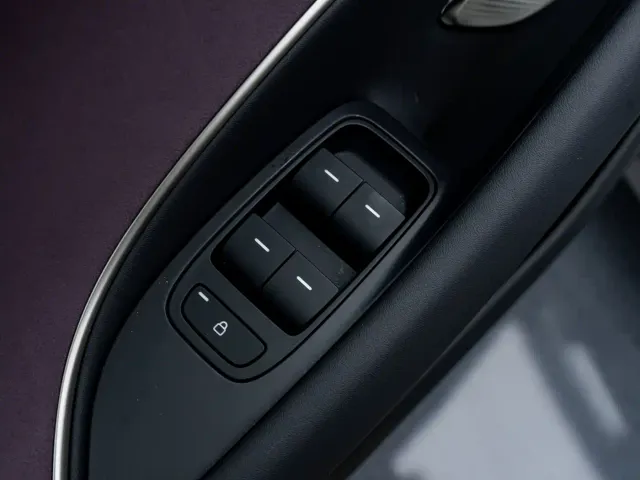 Xiaomi SU7 — Фото автомобиля 17