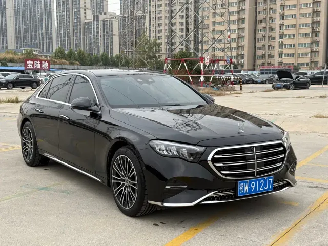 Mercedes-Benz E-Class — Фото автомобиля 3