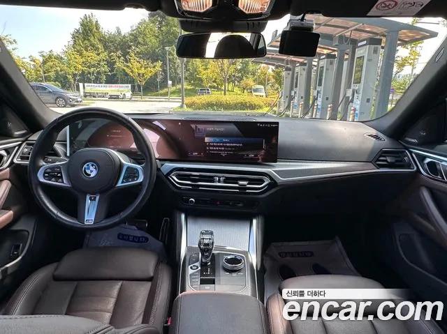 BMW i4 — Фото автомобиля 11