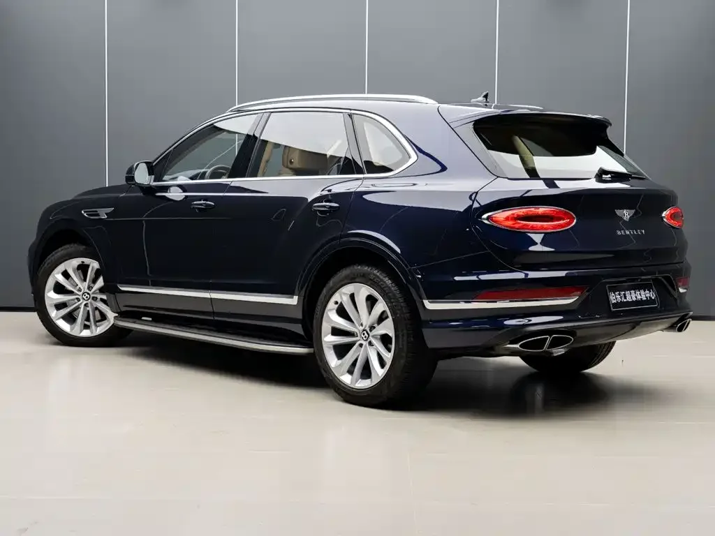 Bentley Bentayga 2024 4.0T V8 — Фото автомобиля 4