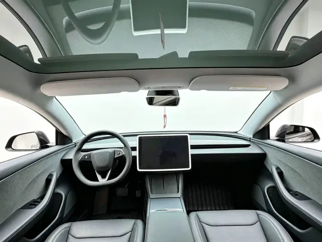 Tesla Model 3 — Фото автомобиля 7