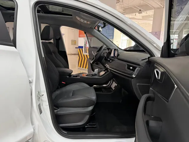 Chery Tiggo 8 — Фото автомобиля 11
