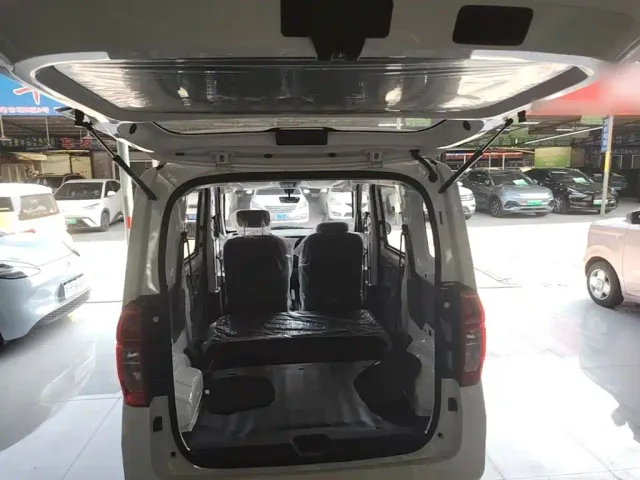Wuling Zhiguang NEV — Фото автомобиля 17