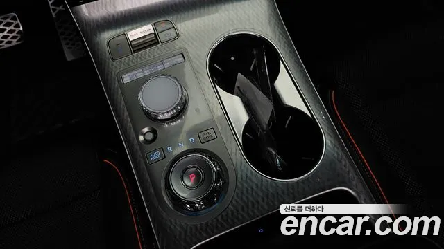 Genesis GV70 — Фото автомобиля 8