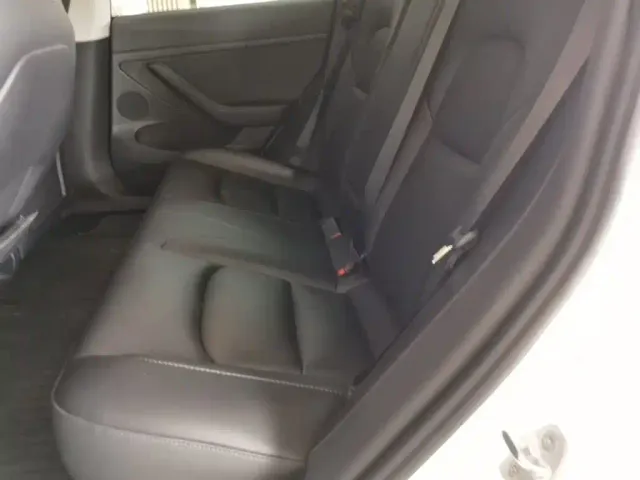Tesla Model 3 — Фото автомобиля 16