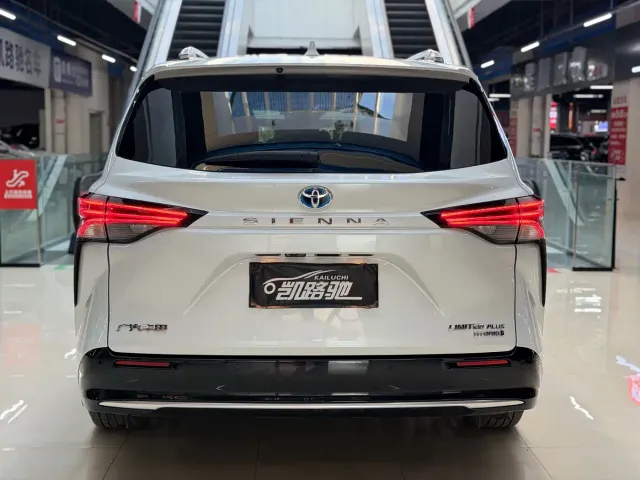 Toyota Sienna — Фото автомобиля 17