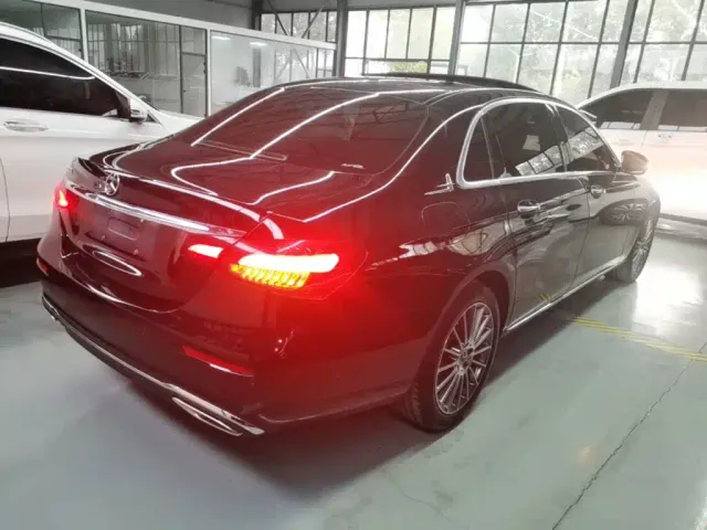 Mercedes-Benz E-Class — Фото автомобиля 6
