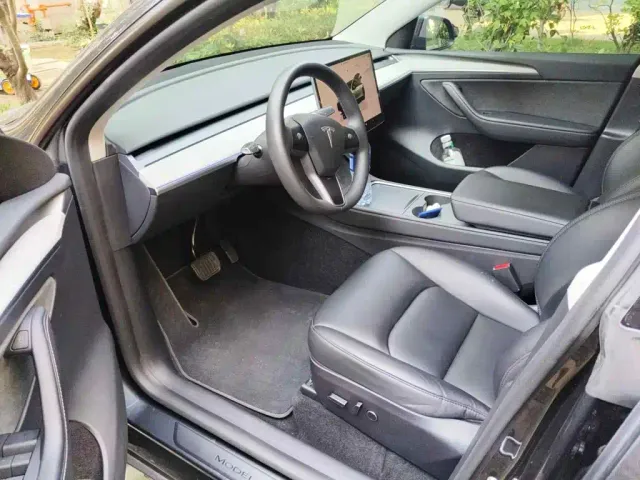 Tesla Model Y — Фото автомобиля 8