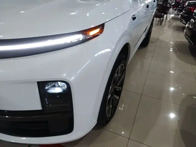 Li Auto L7 — Фото автомобиля 23