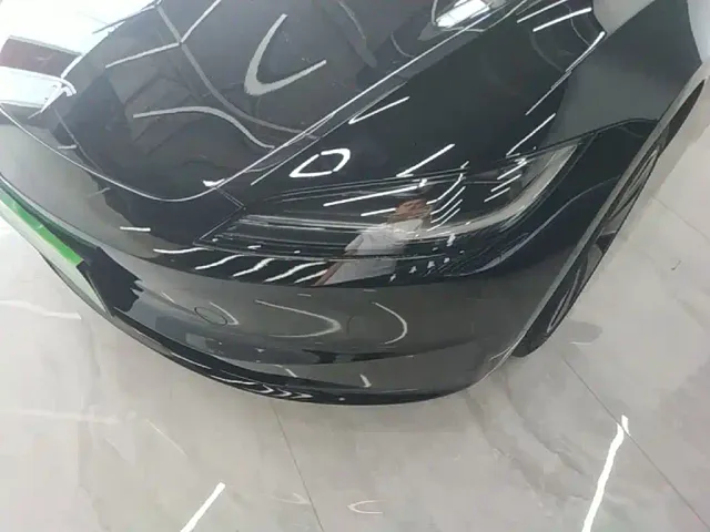 Tesla Model 3 — Фото автомобиля 23