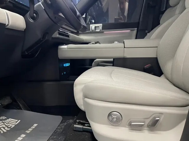BYD FangChengBao Titanium 7 — Фото автомобиля 10