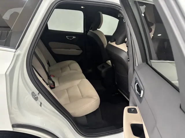 Volvo XC60 — Фото автомобиля 22