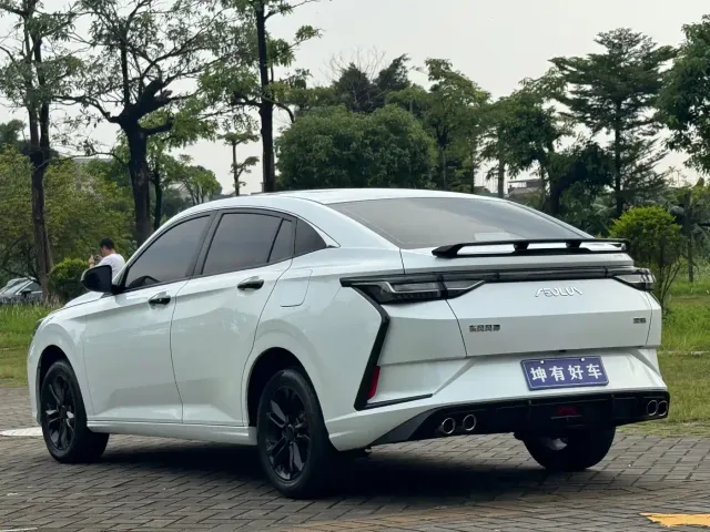 Dongfeng Yixuan — Фото автомобиля 6