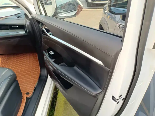 Roewe RX5 Max — Фото автомобиля 11