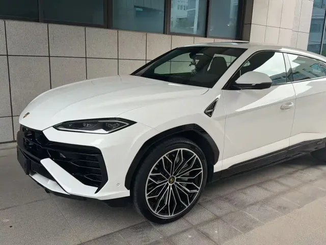 Lamborghini Urus — Фото автомобиля 2