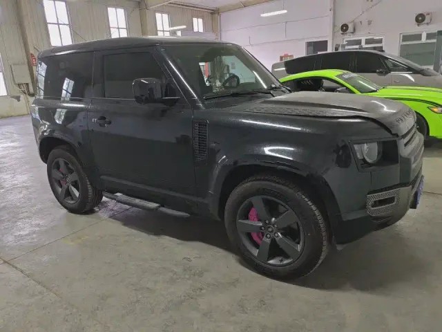 Land Rover Defender — Фото автомобиля 2