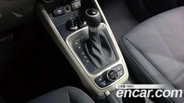 Hyundai Venue — Фото автомобиля 9