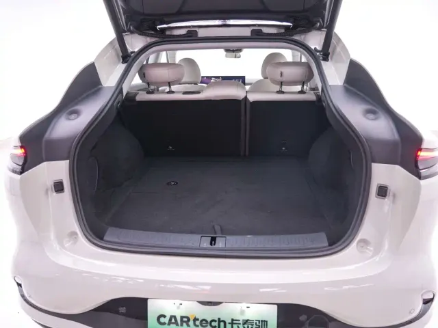IM Motors LS6 — Фото автомобиля 17