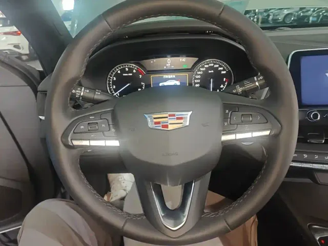 Cadillac CT4 — Фото автомобиля 10
