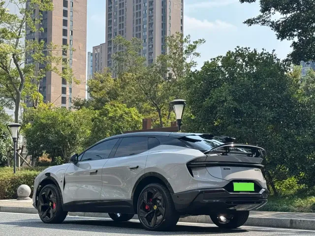 Lotus Eletre — Фото автомобиля 11