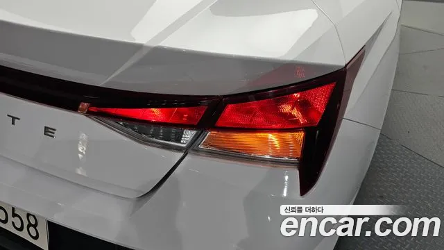 Hyundai Avante — Фото автомобиля 8
