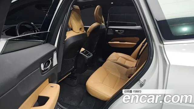 Вольво XC60 — Фото автомобиля 12