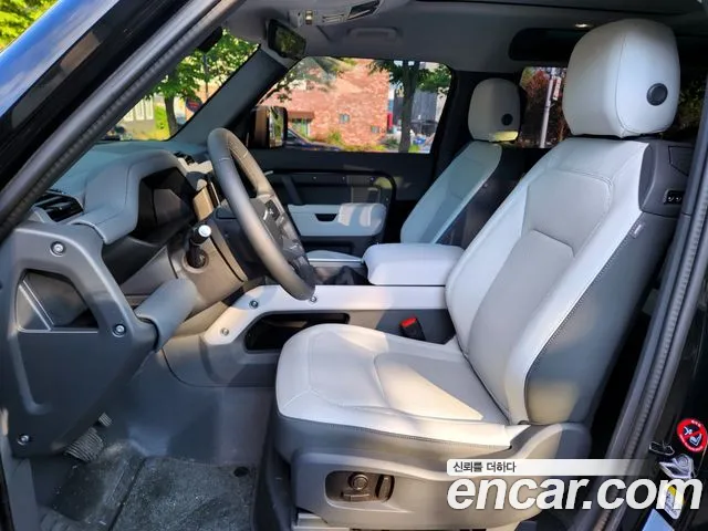 Land Rover Defender — Фото автомобиля 14