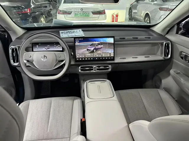 Leapmotor B10 — Фото автомобиля 13